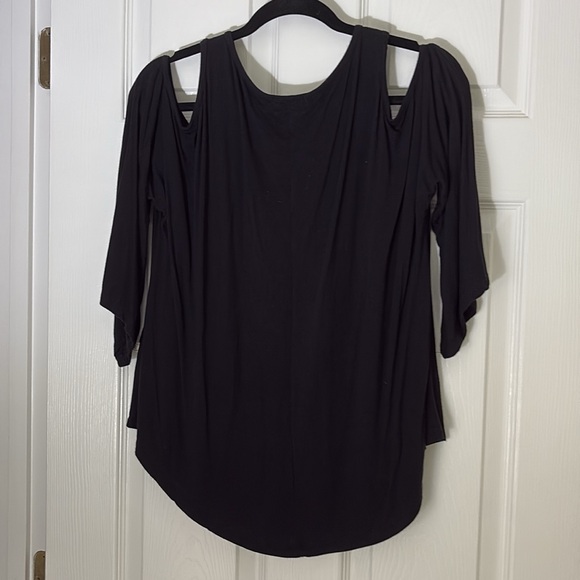 NYTT Flowy Cold Shoulder Top - Picture 3 of 7